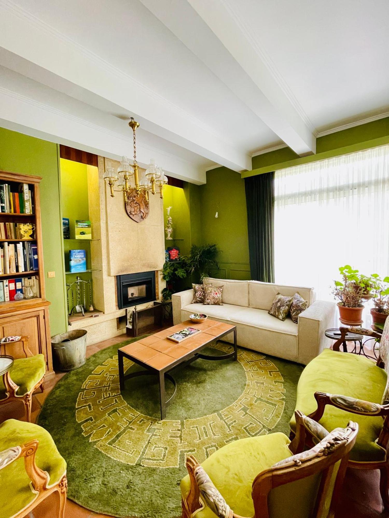 La Maison Au Toit Vert Еспалион Екстериор снимка