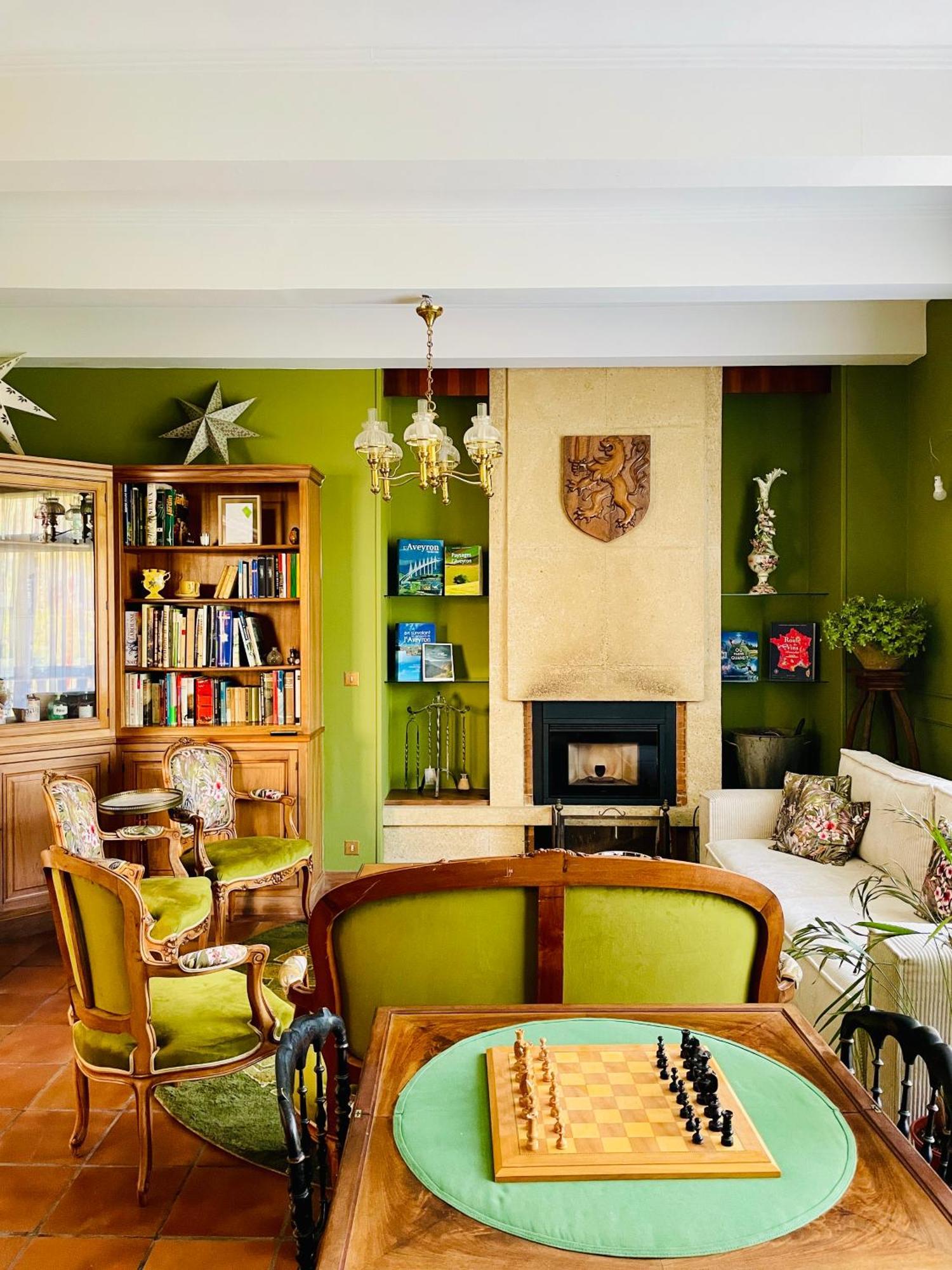 La Maison Au Toit Vert Еспалион Екстериор снимка