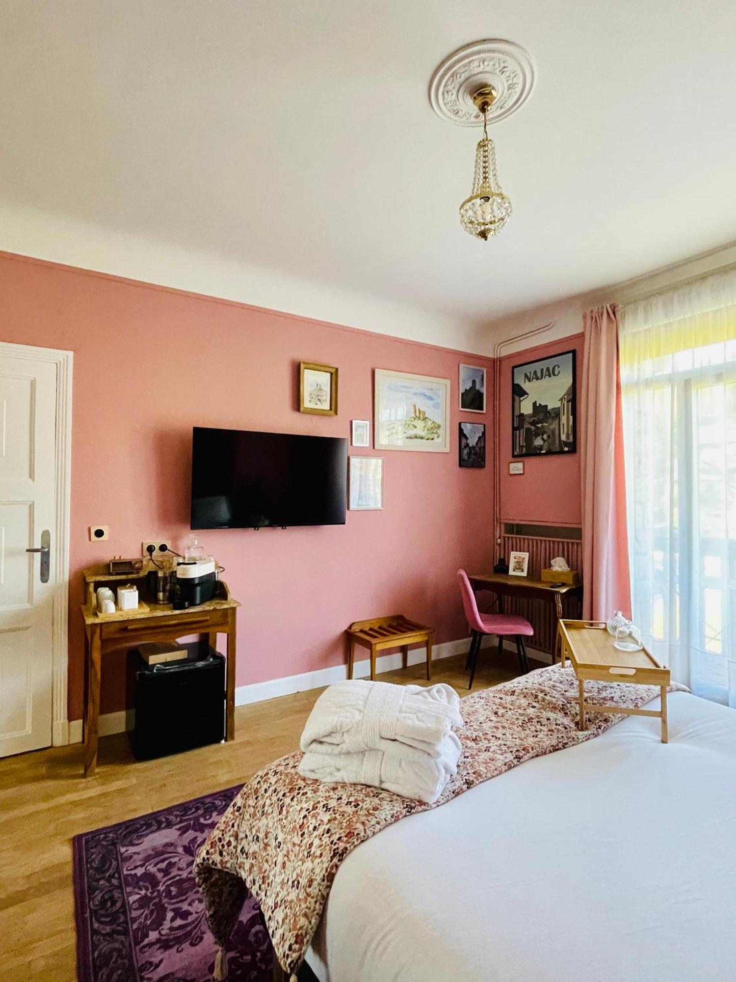 La Maison Au Toit Vert Еспалион Екстериор снимка
